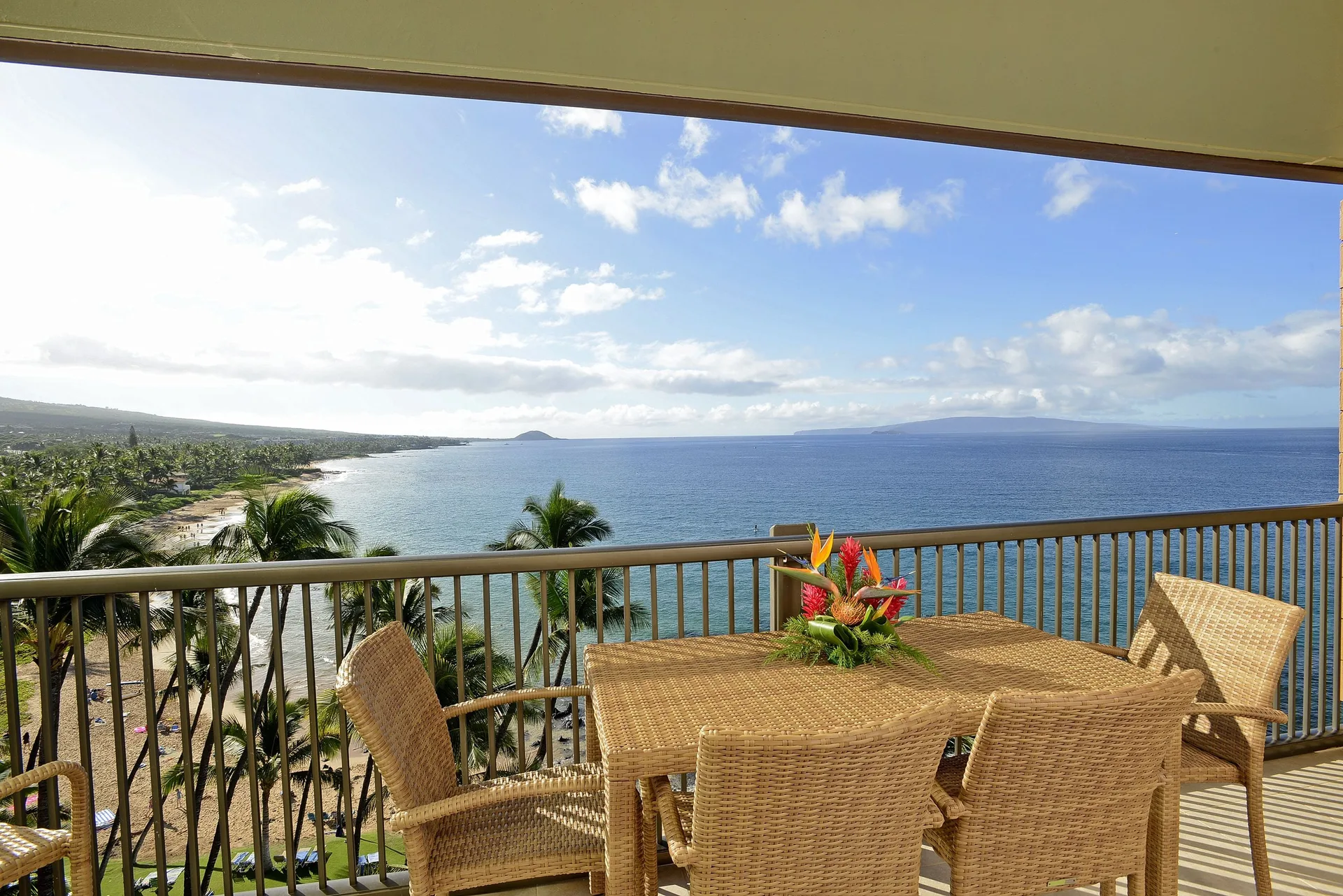 Mana Kai Maui Official Onsite Rental beachfront condominium resort with Keawakapu Beach setting