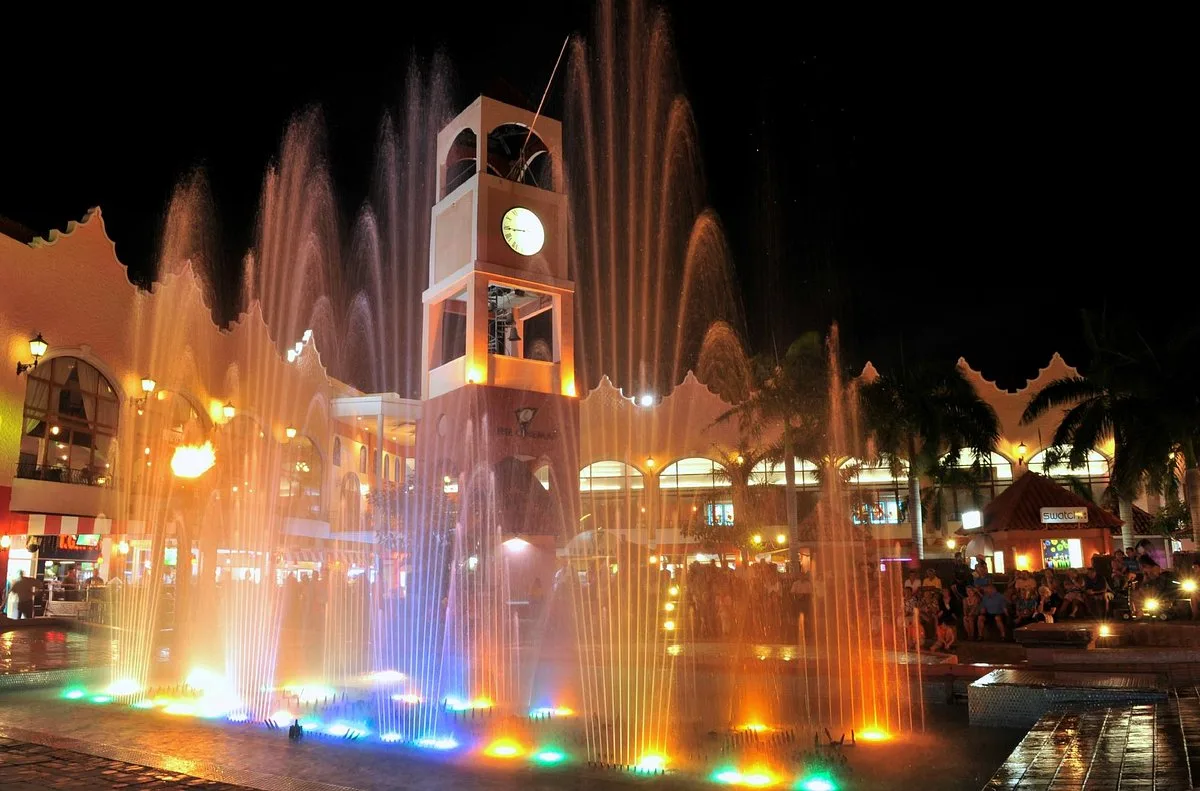 Paseo Herencia Shopping Mall 5 Min Walk