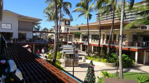 Whalers Village 5 Min Walk