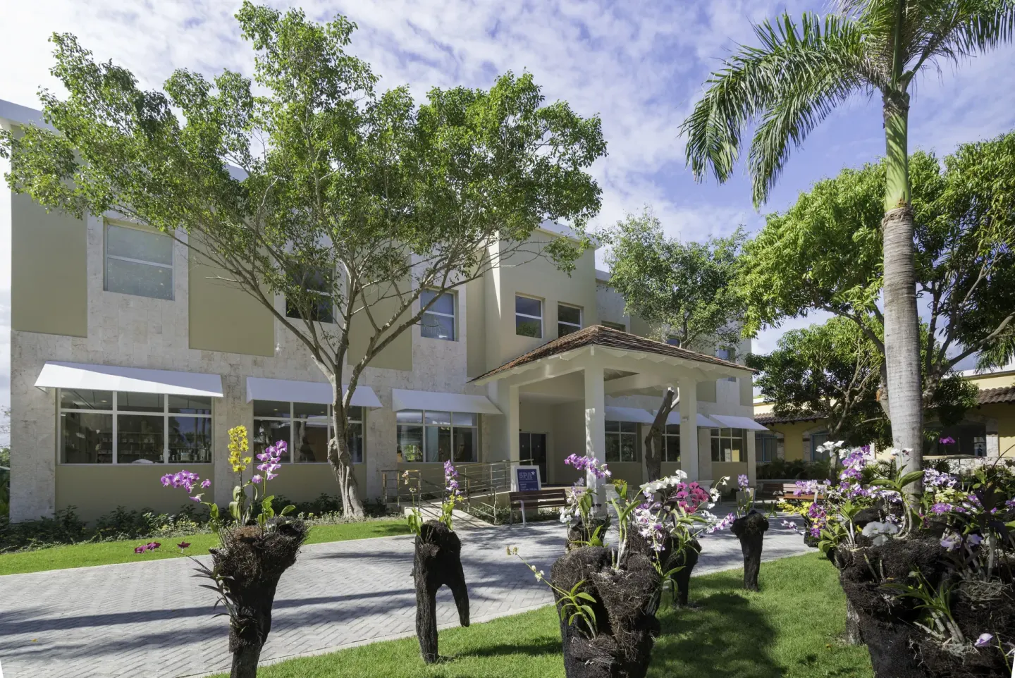 Landscaped resort building entrance at Iberostar Selection Bávaro Suites.