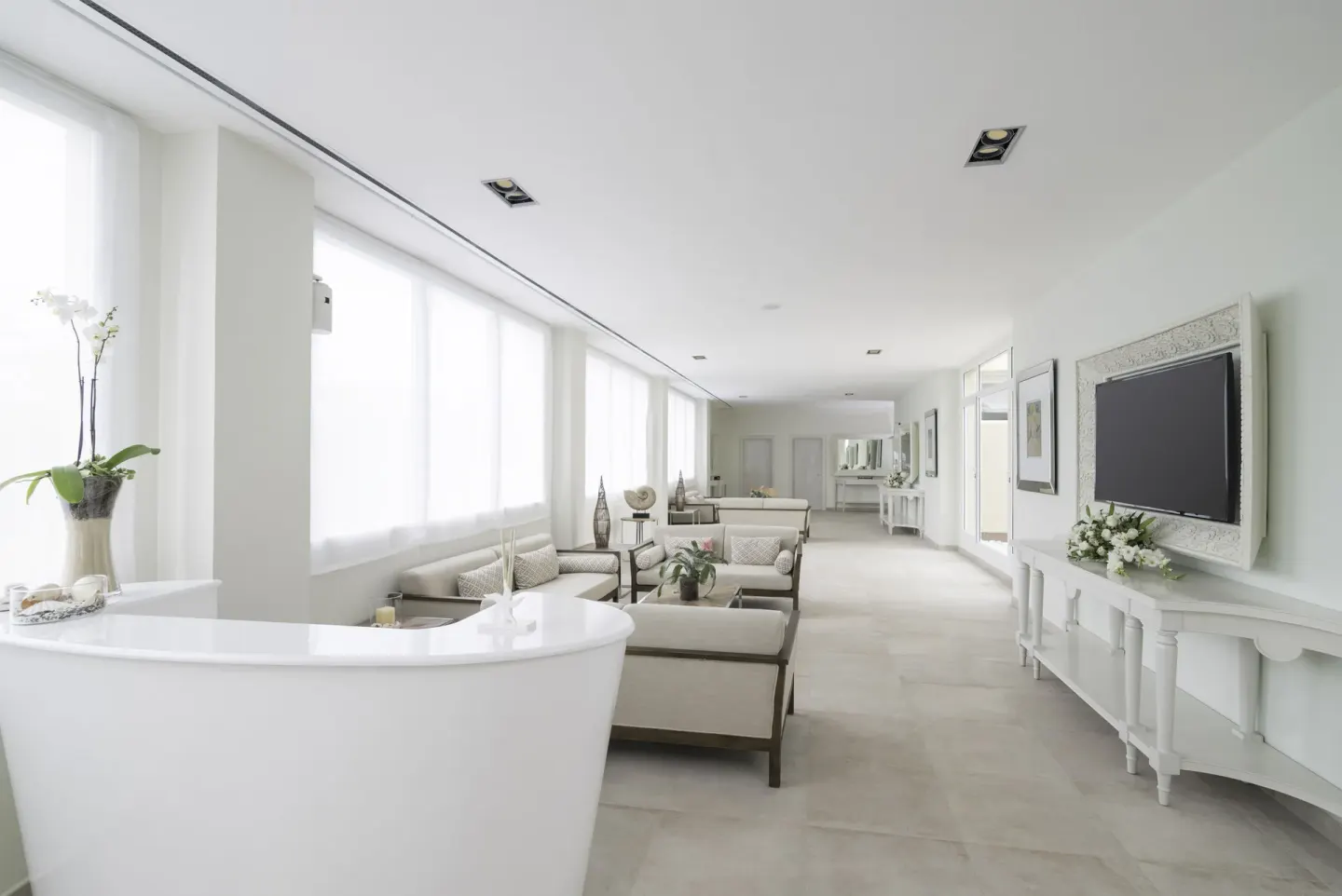 Spa lounge with soaking tub and seating at Iberostar Selection Bávaro Suites.