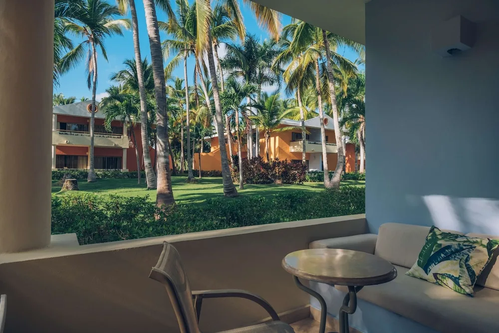 Junior Suite Garden Access terrace with garden palms at Iberostar Selection Bávaro Suites.