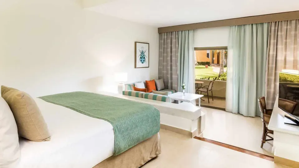 Junior Suite Pool Access Room Official 4