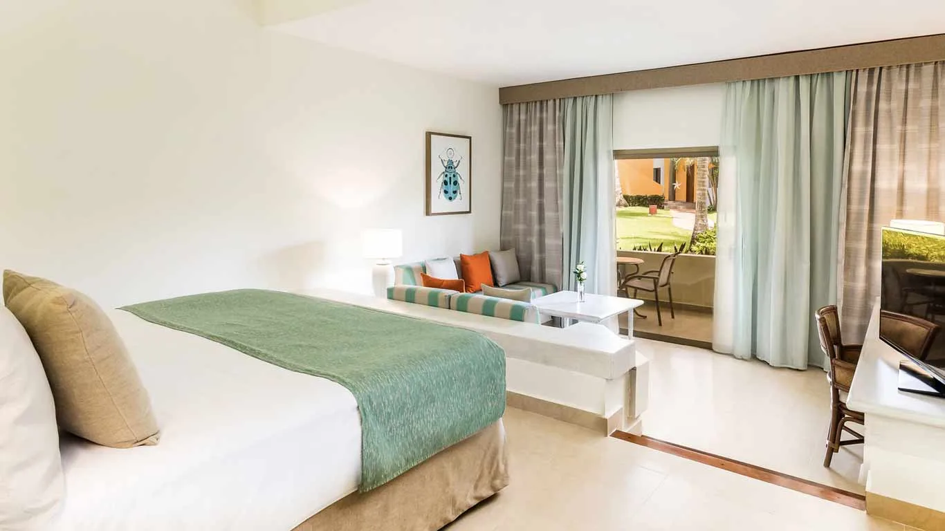 Junior Suite Pool Access Room Official 4