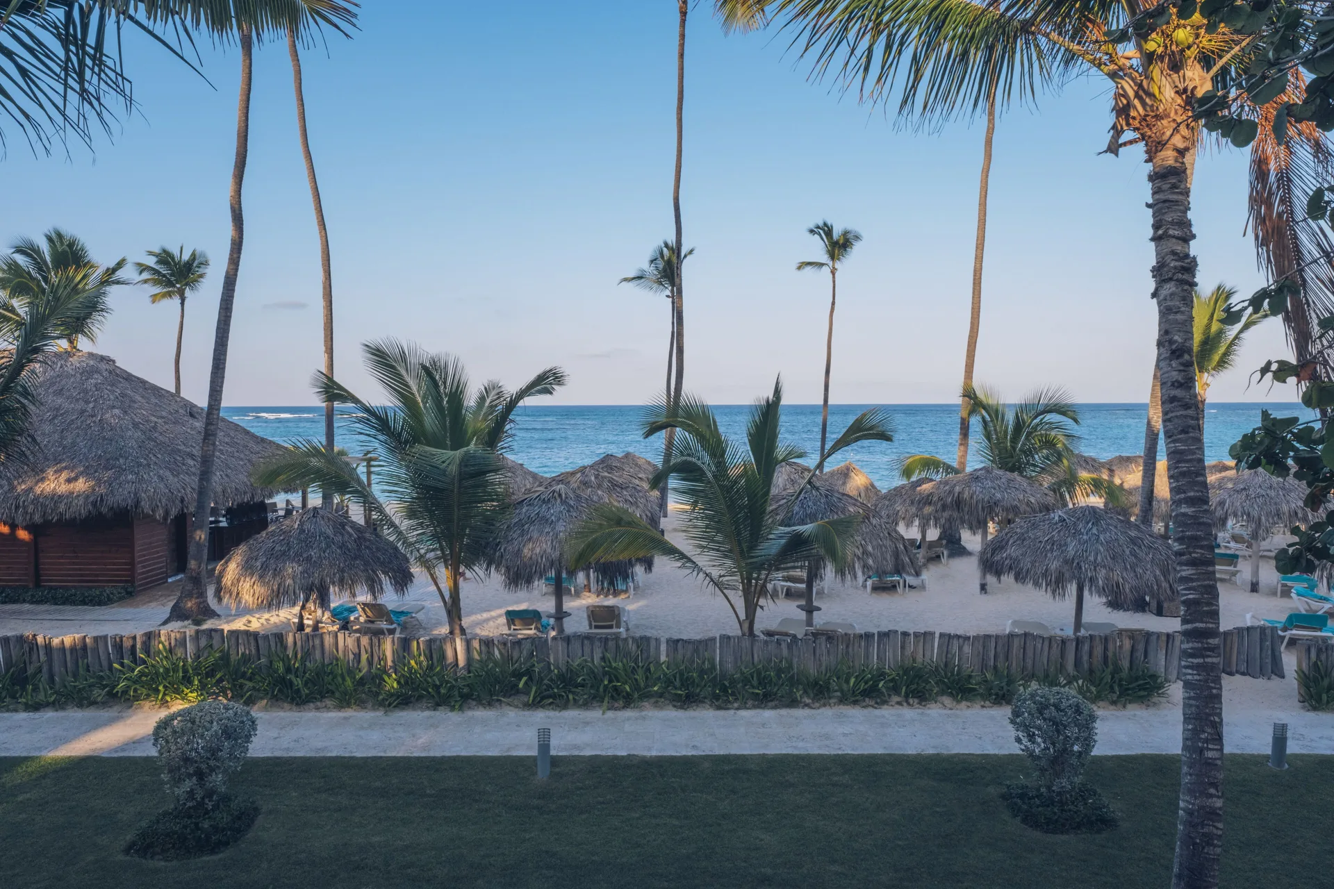 Beach and palm view from a Junior Suite at Iberostar Selection Bávaro Suites.