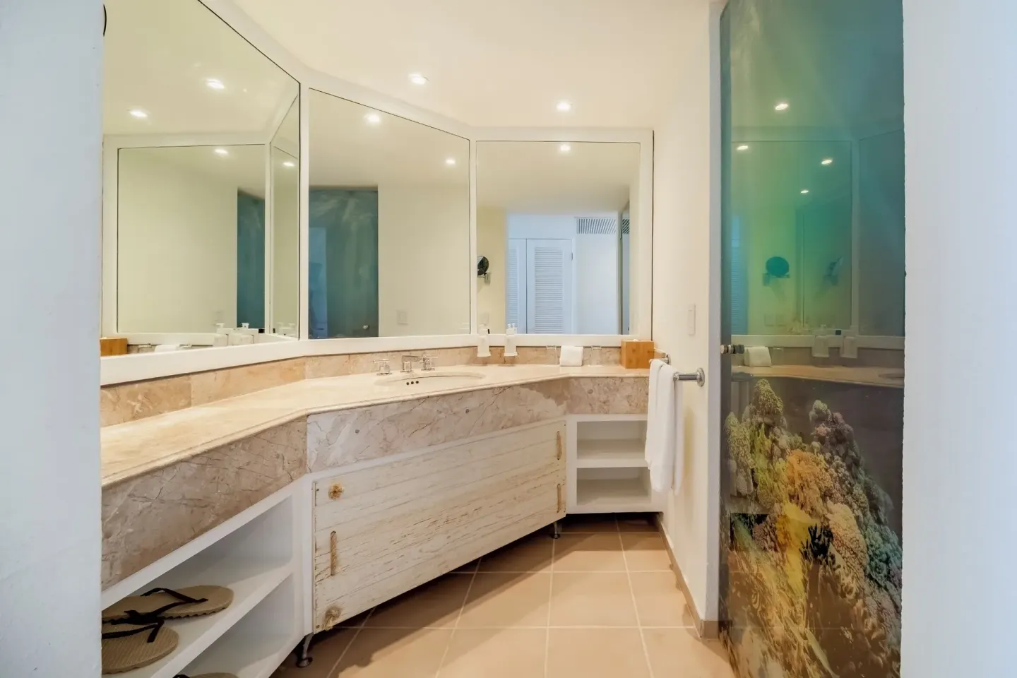 Premium Room bathroom vanity with large mirrors at Iberostar Selection Cancún.