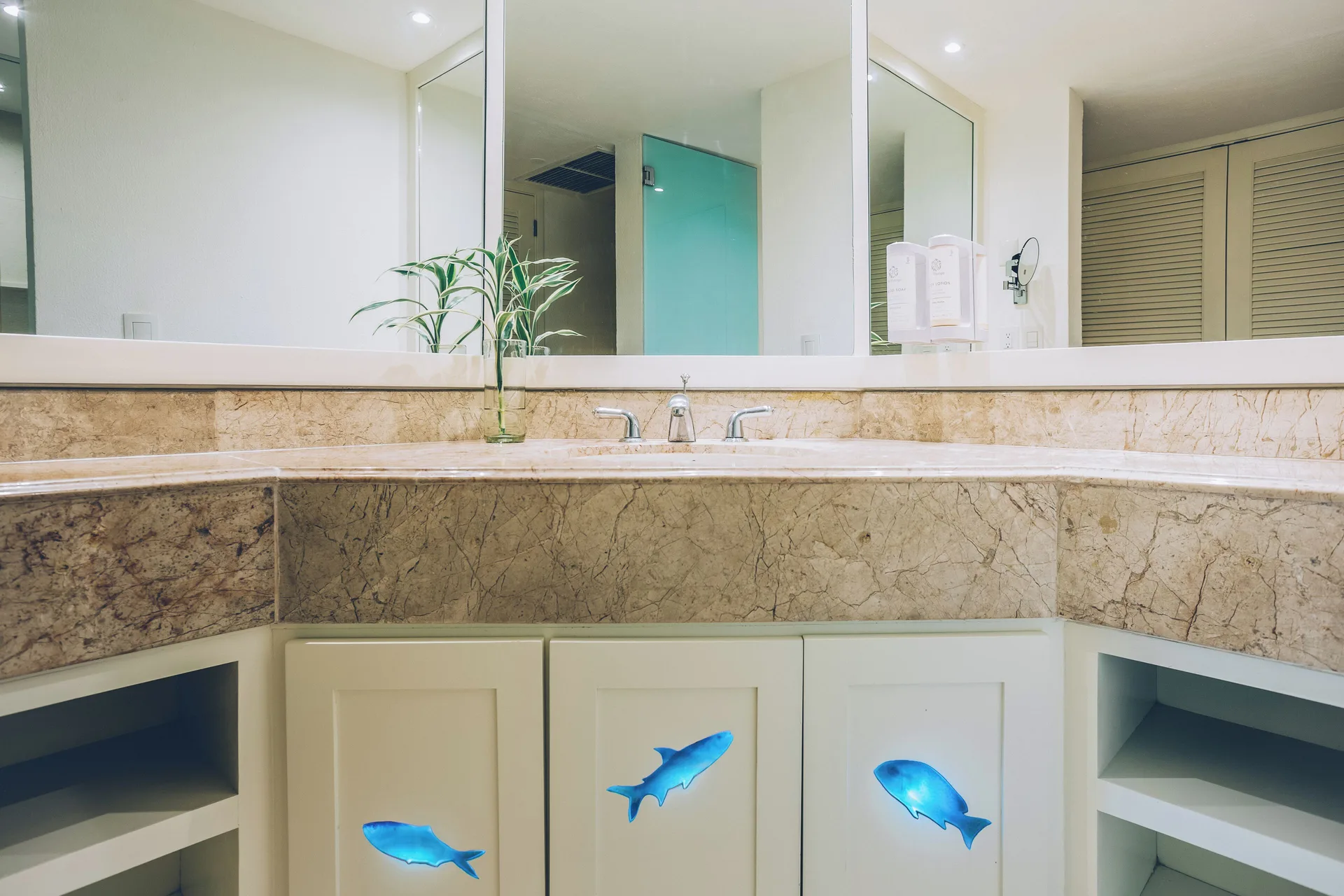 Standard Room bathroom vanity with marble counter and large mirrors at Iberostar Selection Cancún.
