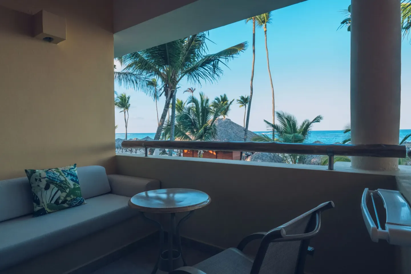 Balcony seating with palm trees and ocean view at Iberostar Selection Coral Bávaro.