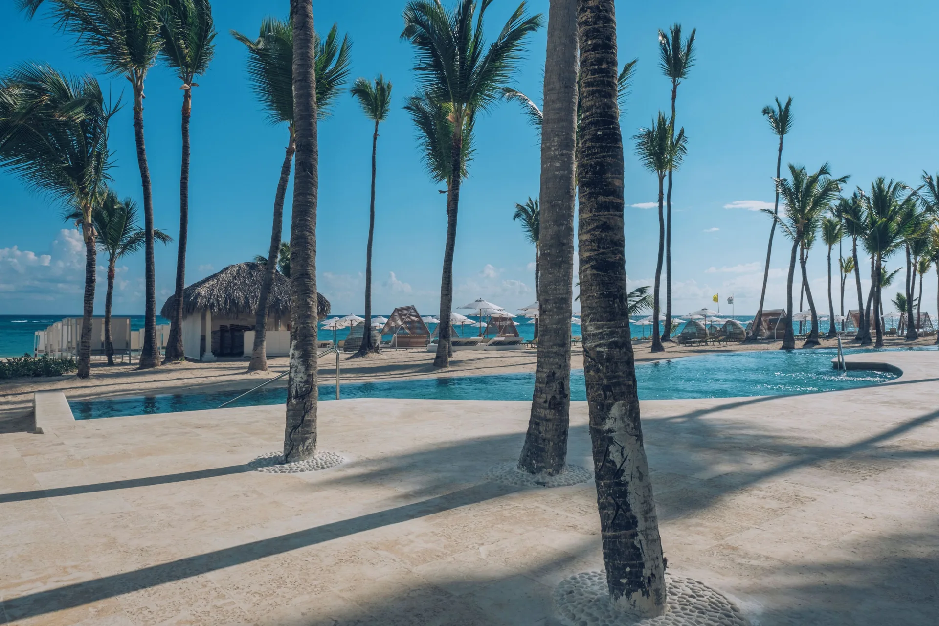 Oceanfront pool and palms outside a Junior Suite at Iberostar Selection Coral Bávaro.