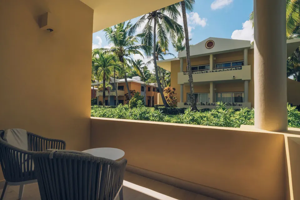 Junior Suite balcony with garden and palm views at Iberostar Selection Coral Bávaro.