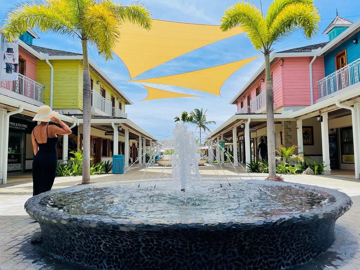 The Shoppes At Rose Hall 10 Min Drive