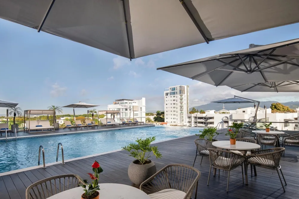 Hodelpa Gran Almirante Santiago hotel with casino pool and business-friendly amenities