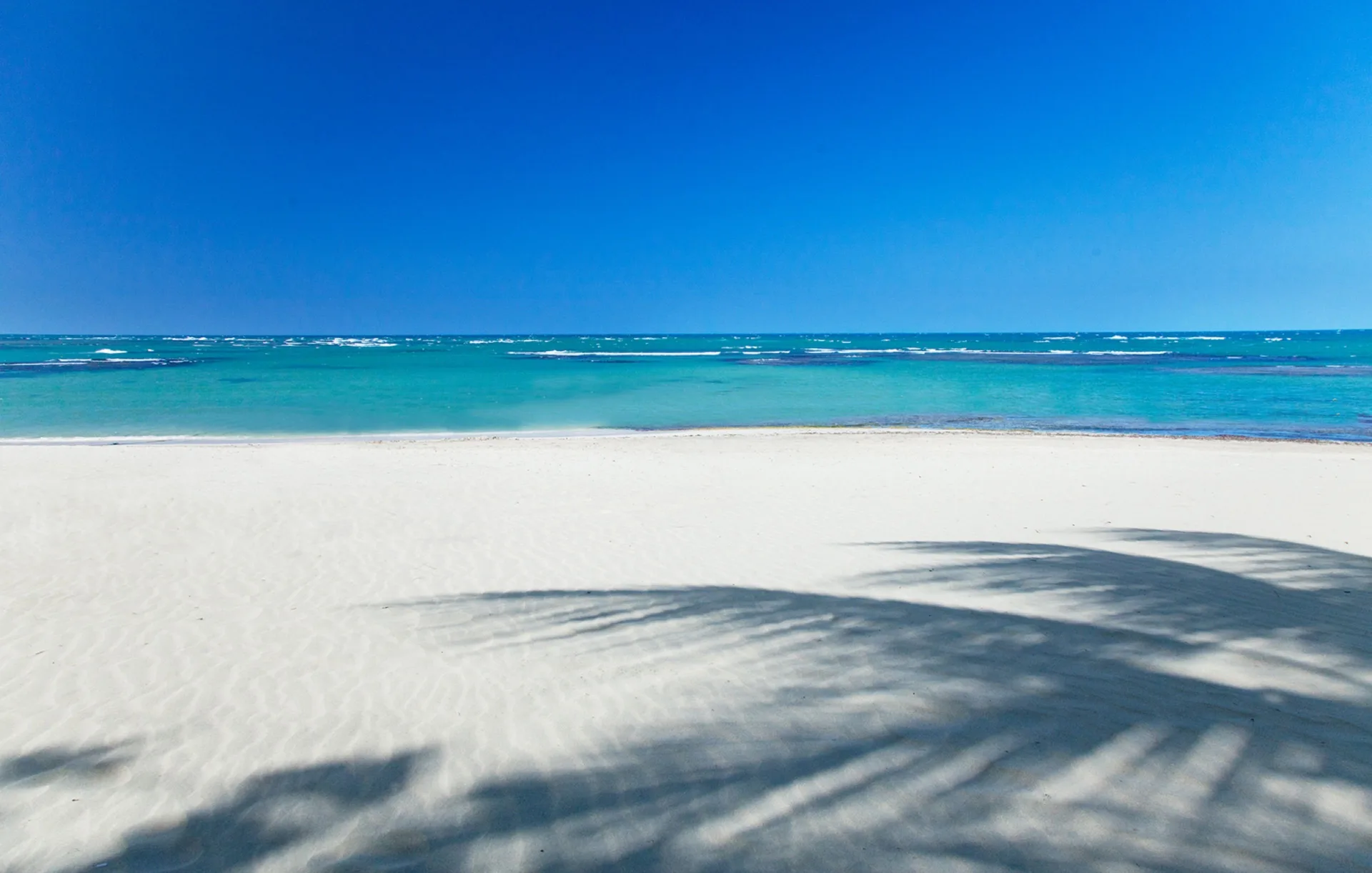 White sand beach and turquoise sea at Iberostar Waves Costa Dorada.
