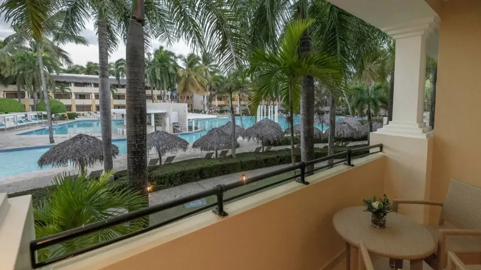 Premium Pool View Room Official 1