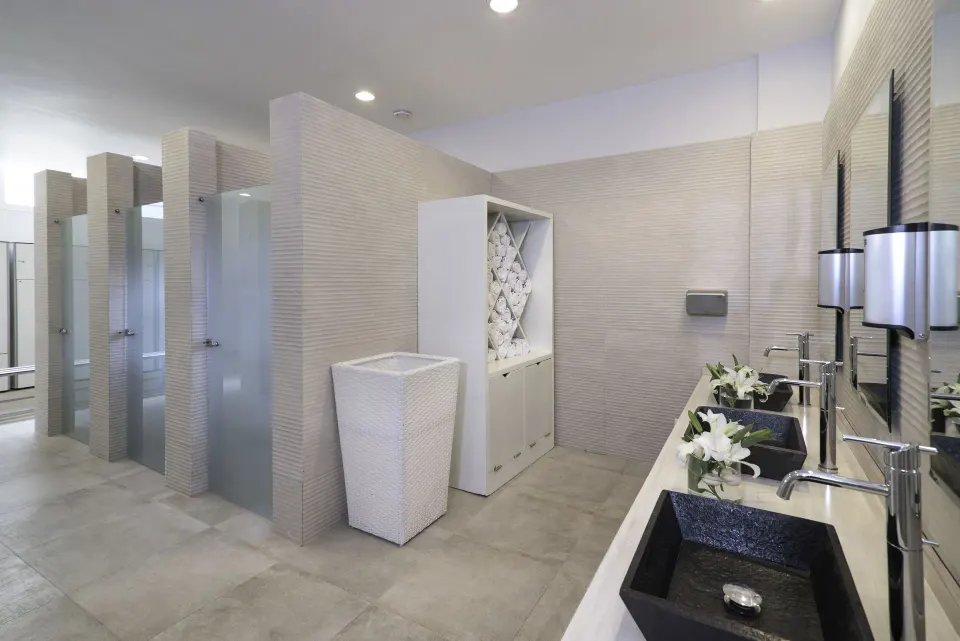 Spa changing area with sinks, mirrors, towels and stalls at Iberostar Waves Dominicana.