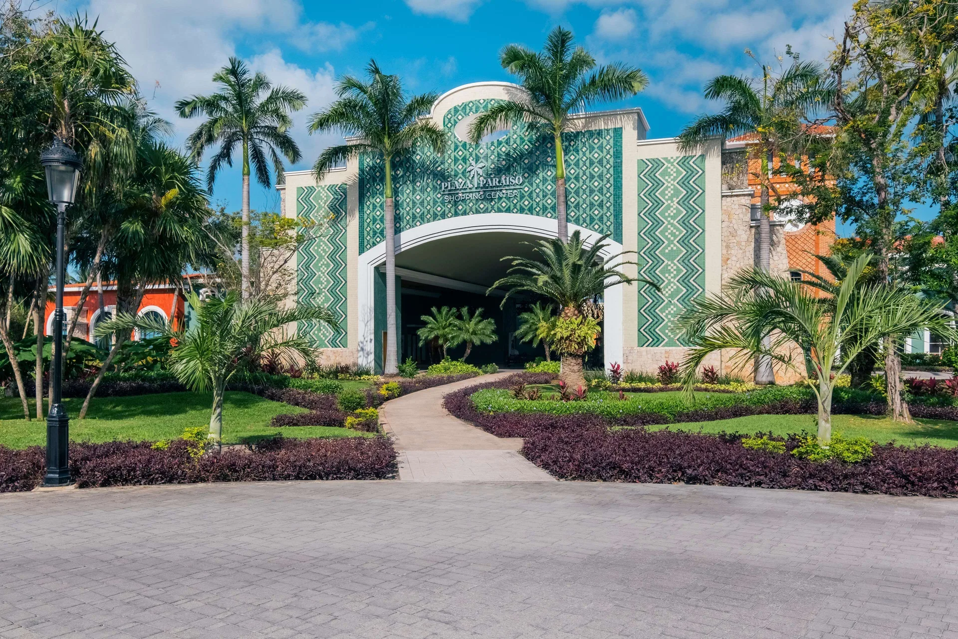 Landscaped shopping center entrance at Iberostar Waves Paraíso Beach.