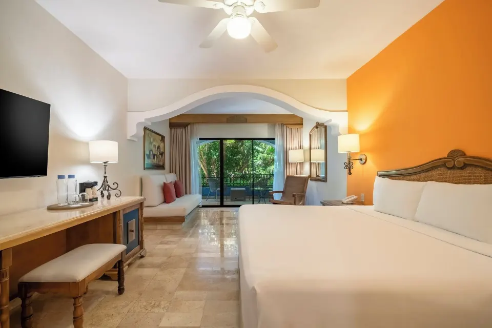 Junior Suite Beachside with king bed and balcony at Iberostar Waves Paraíso Beach.