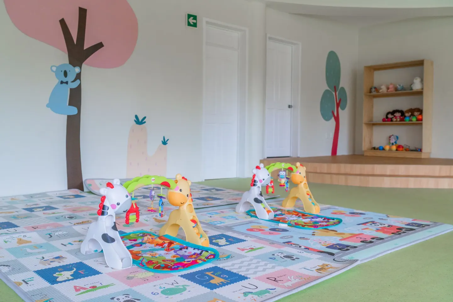 Toddler play area with mats, toys, and wall murals at Iberostar Waves Paraíso del Mar.