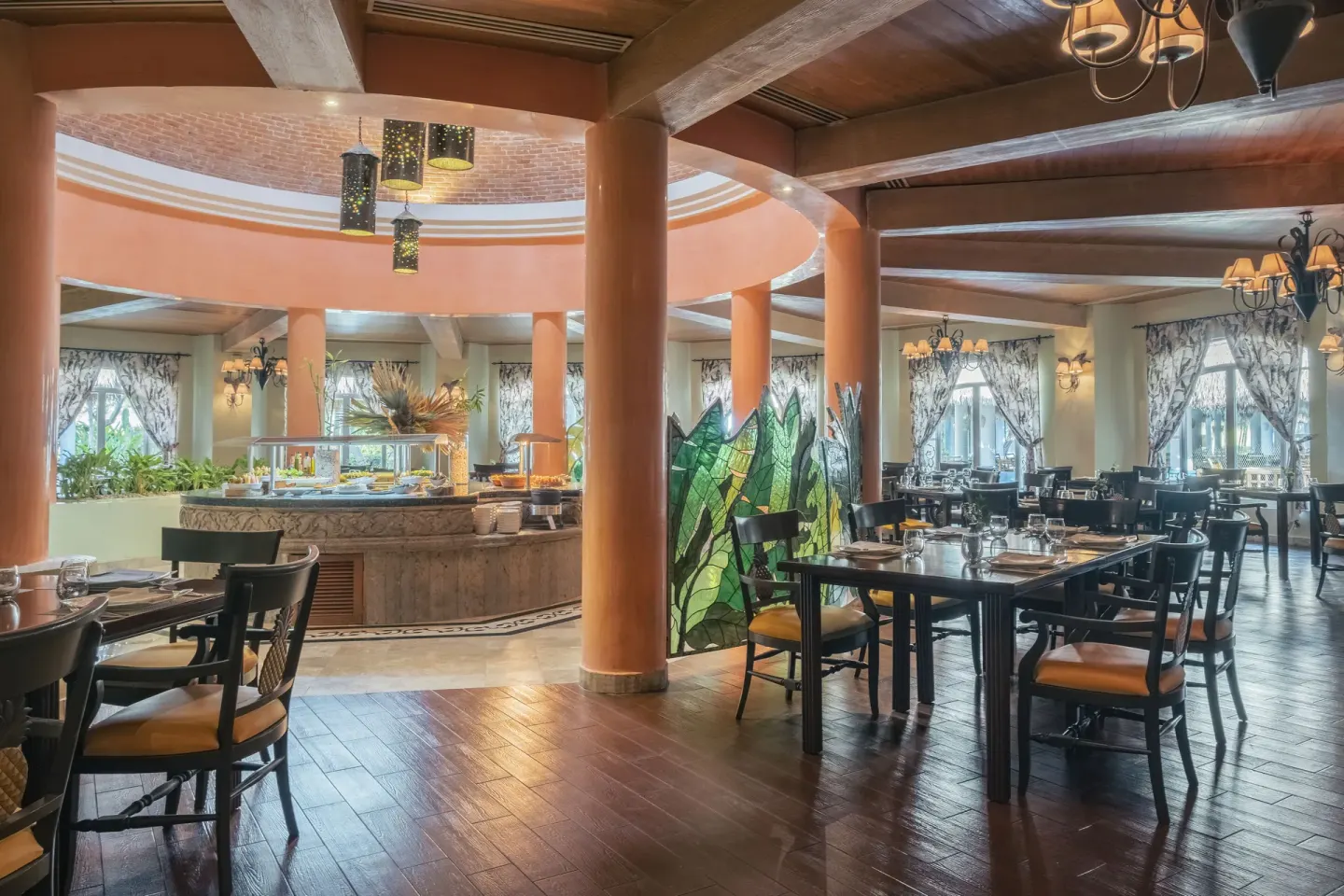 Warm dining room with buffet station and dark wood tables at Iberostar Waves Paraíso del Mar.