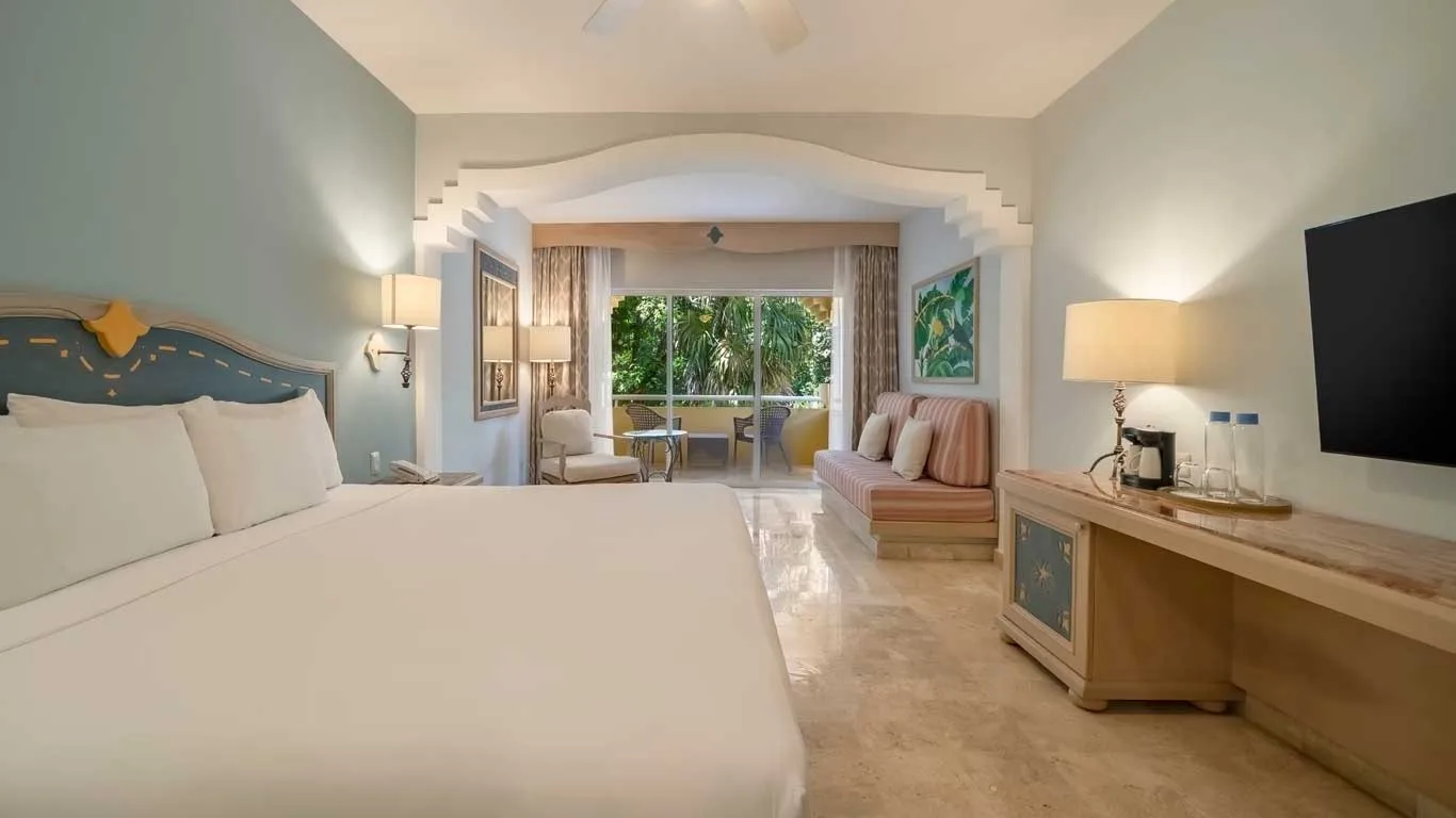Superior Ocean Front Junior Suite Official 1