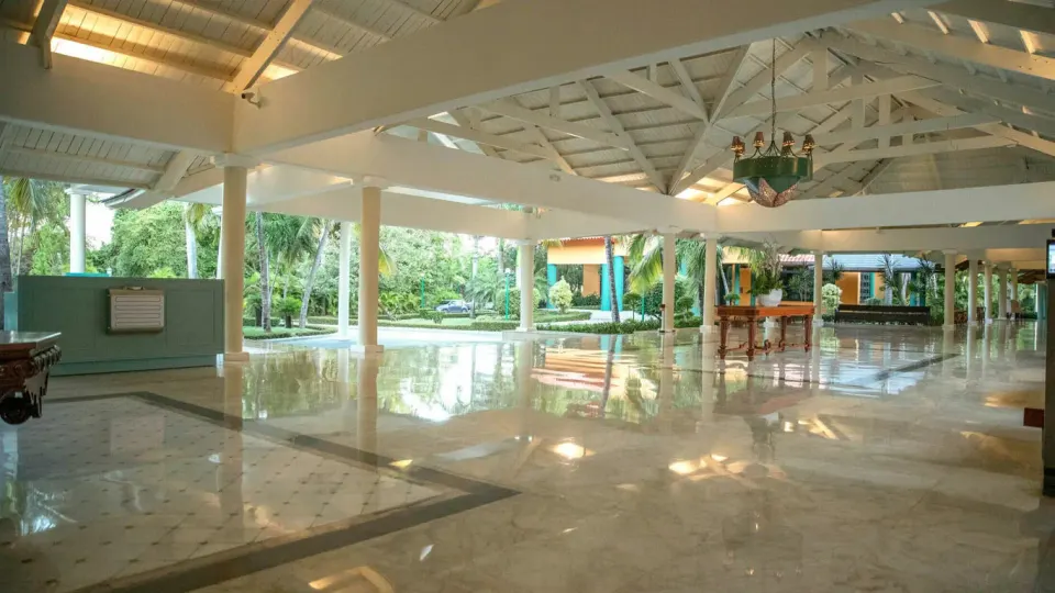 Premium Tropical View Room Official 5