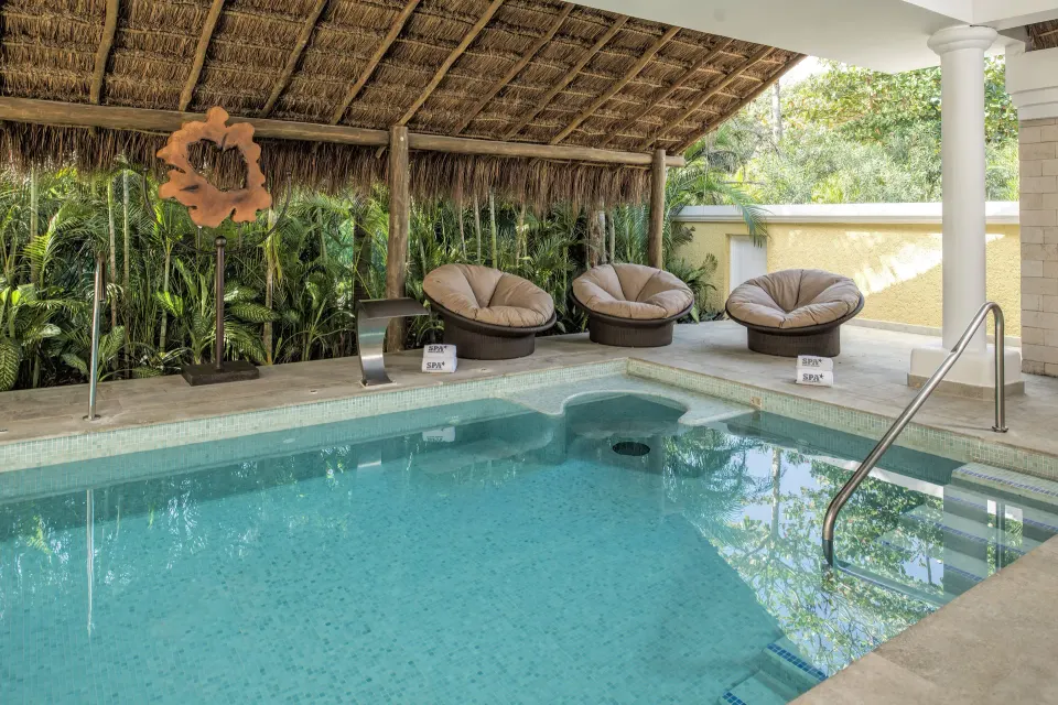 Covered private spa pool with round lounge chairs at Iberostar Waves Tucán
