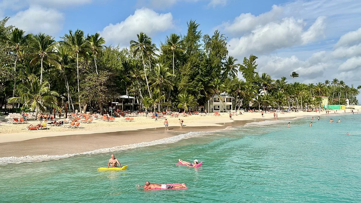Los Corales Beach 10 Min Walk