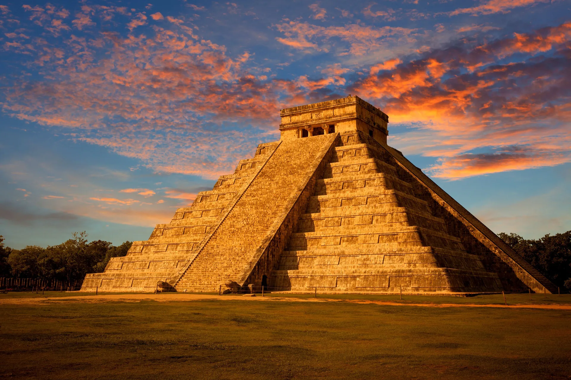 Chichén Itzá pyramid excursion scene near InterContinental Presidente Cancun Resort.