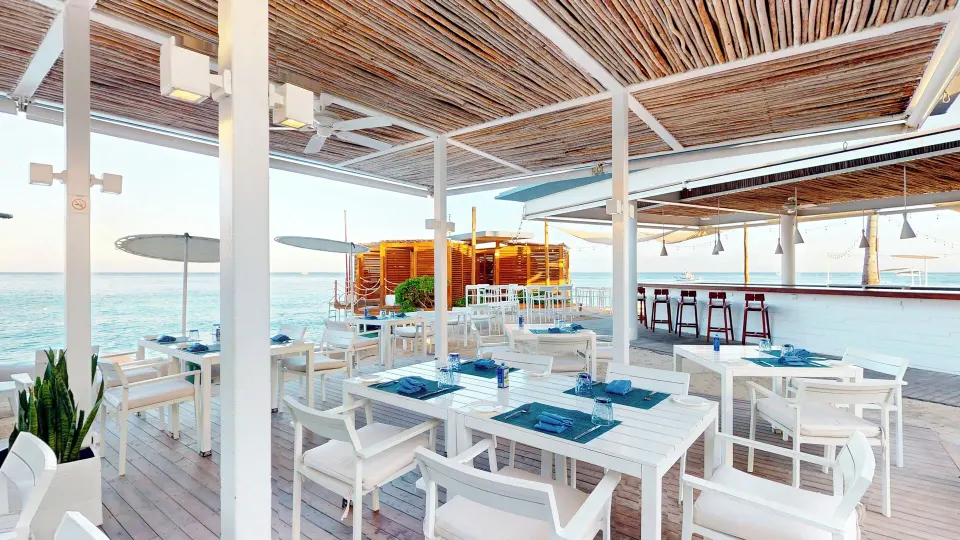Open-air seaside dining area and bar at InterContinental Presidente Cozumel Resort Spa
