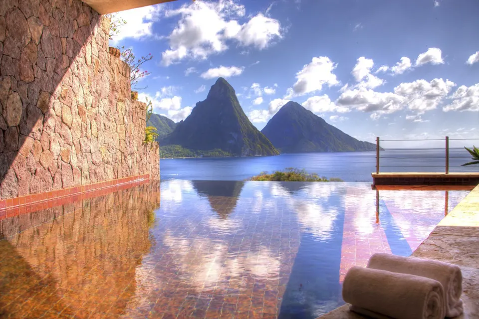 Moon Suite infinity pool with towels and Piton view at Jade Mountain Resort.