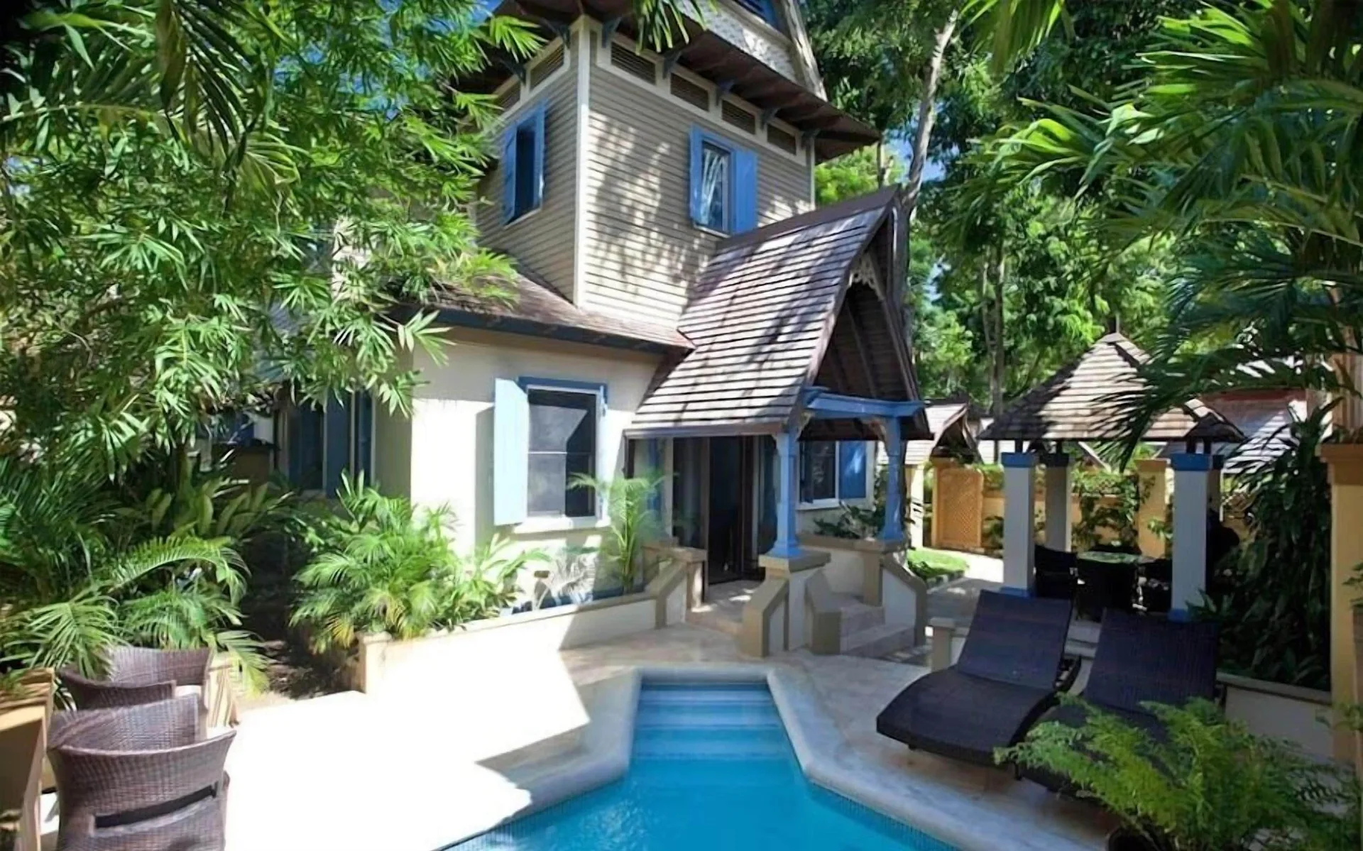 Hermosa Cove Villa Resort and Suites boutique Ocho Rios villa resort with tropical gardens and seaside style