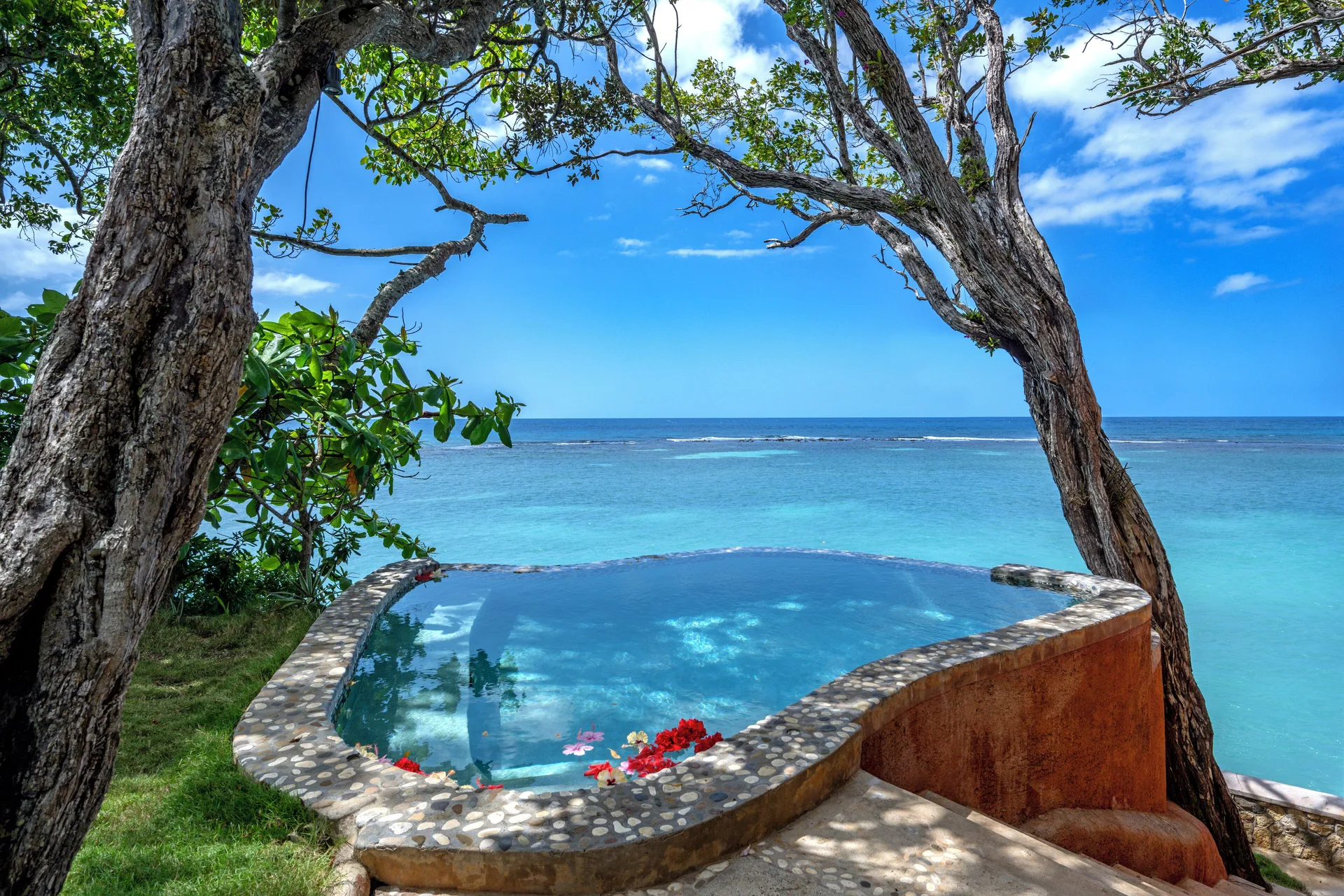 Cottage Four plunge pool overlooking the turquoise sea at Jamaica Inn.