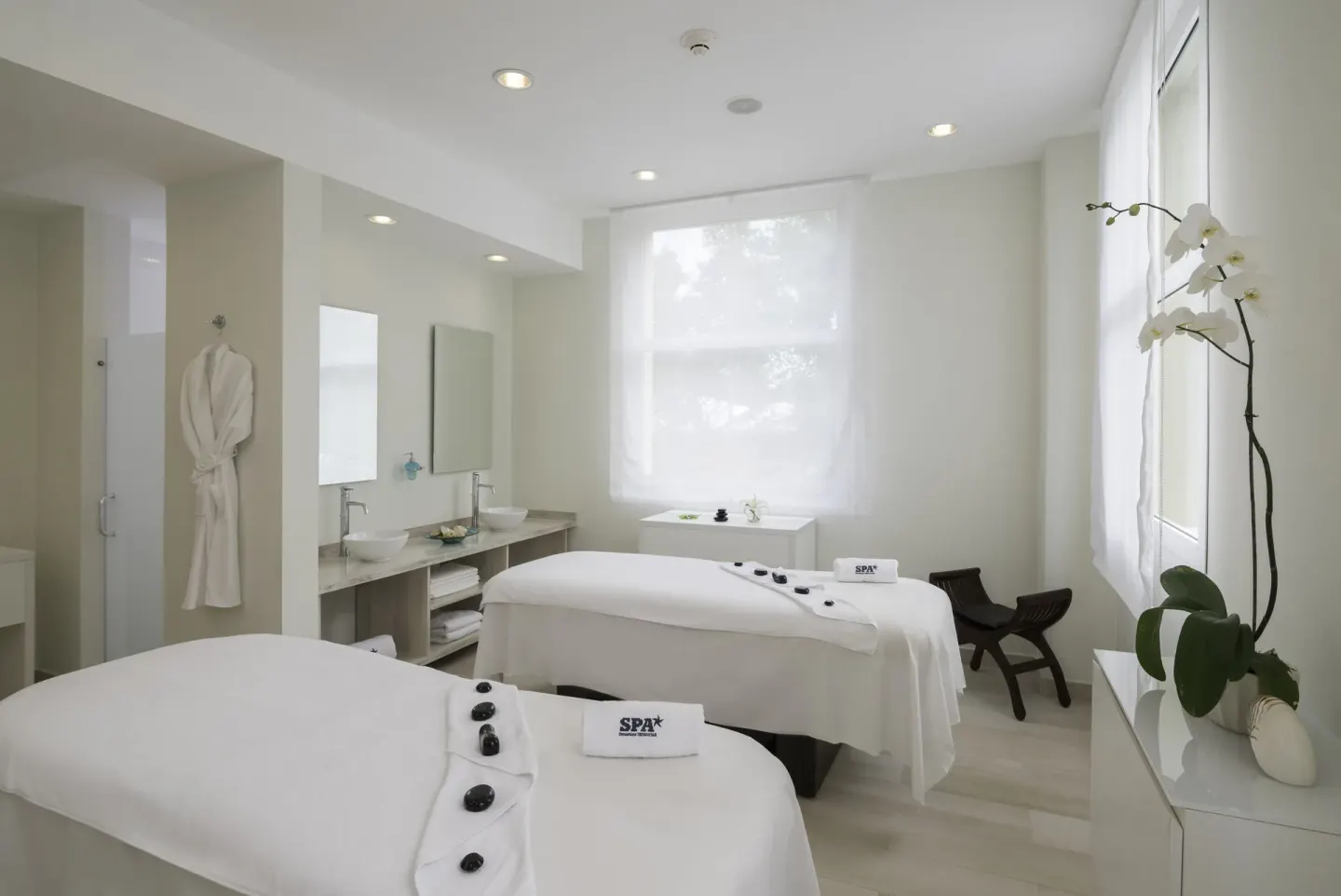 Couples spa treatment room with two massage tables at JOIA Bávaro by Iberostar.