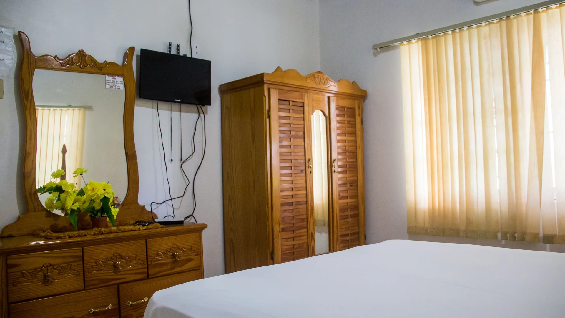 Paradise Place guest accommodation in Montego Bay, Jamaica offering budget-friendly rooms near local attractions.