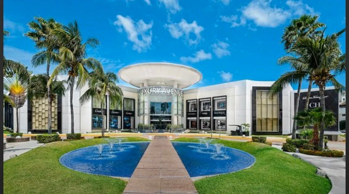 Luxury Avenue Shopping Mall 1 Min Drive