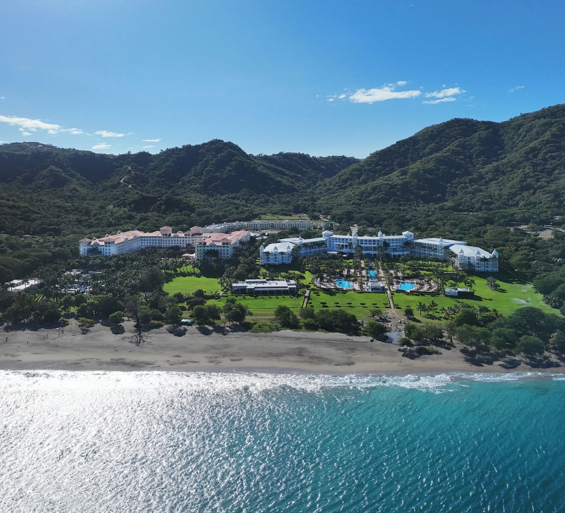 Hotel Riu Guanacaste all-inclusive beachfront resort with large pools and family-friendly amenities