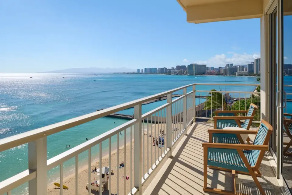Oceanfront View Junior Suite Bath Official 5