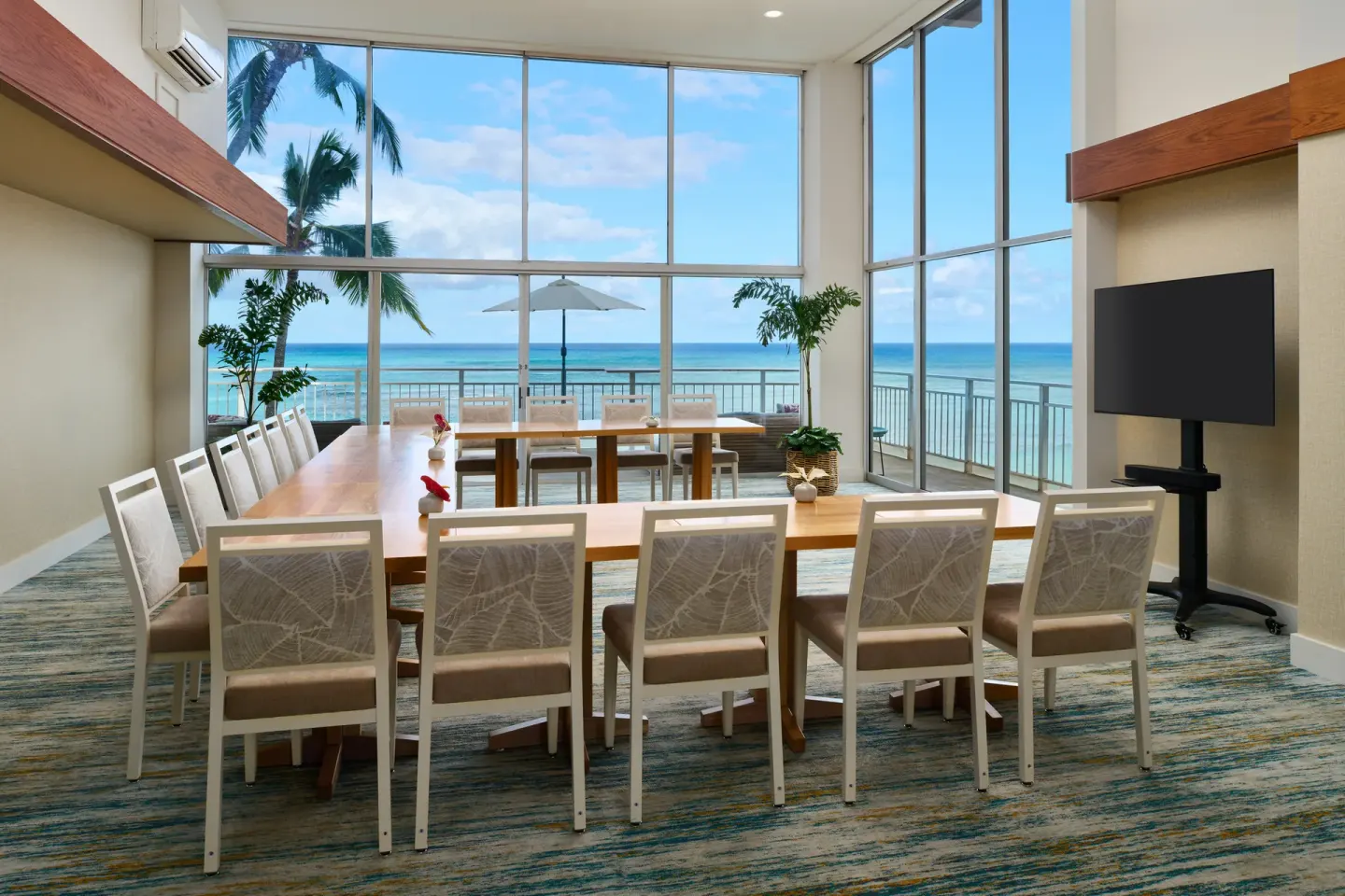 Kapua Lounge & Lānai Venue at Kaimana Beach Hotel