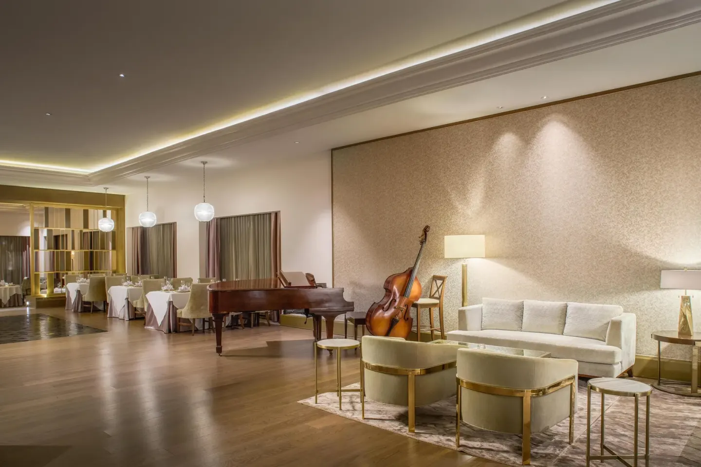 Elegant supper club lounge with piano and string bass at Kempinski Hotel Cancún.