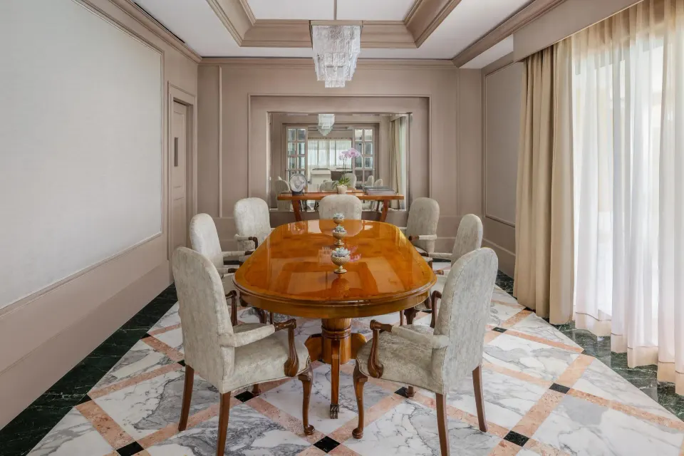 Saasil Suite dining room with a polished table and upholstered chairs at Kempinski Hotel Cancún.