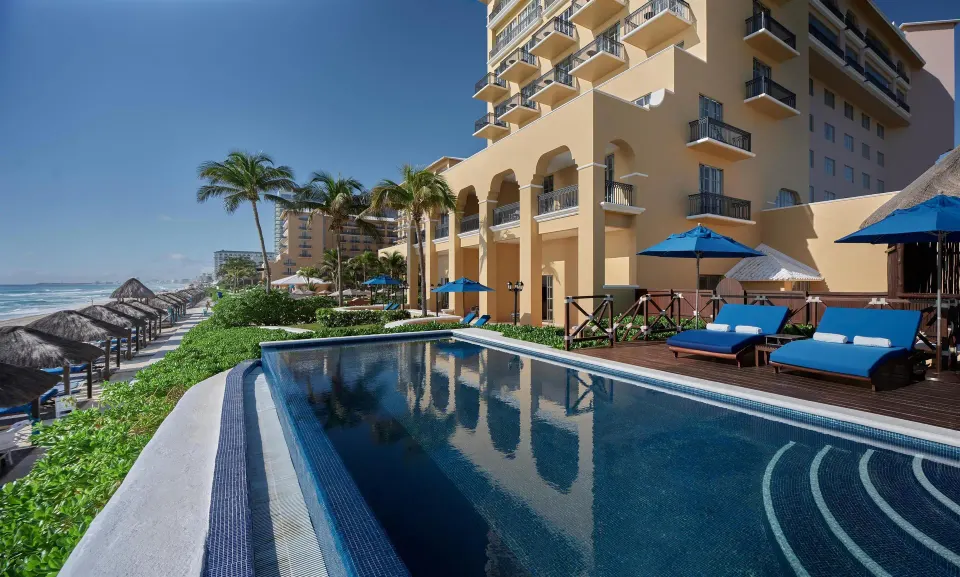 Saasil Suite plunge pool terrace beside the beachfront at Kempinski Hotel Cancún.