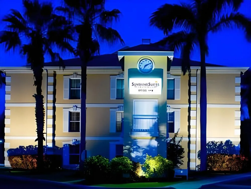 The Sunshine Hotel and Suites resort in Seven Mile Beach