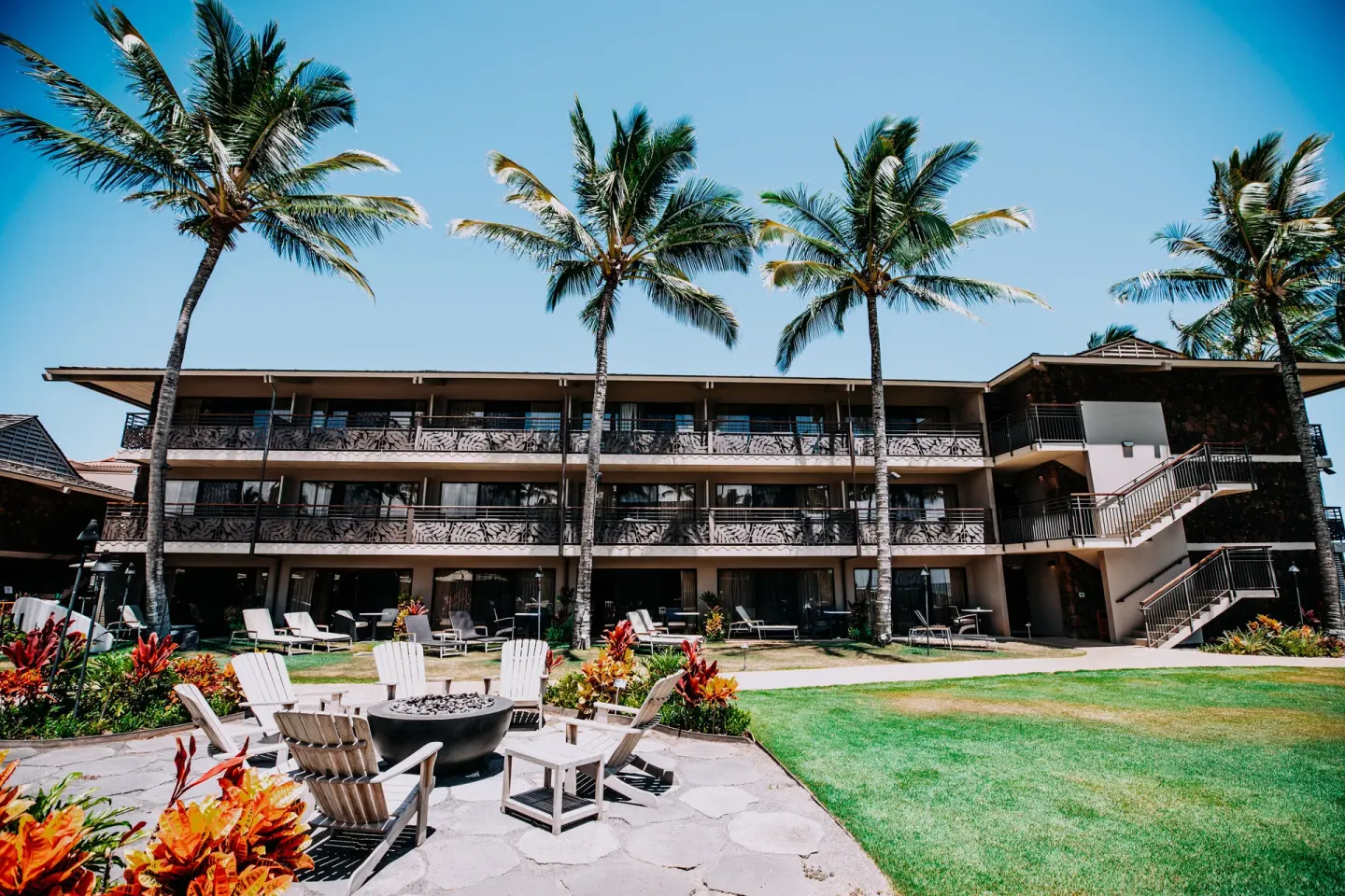 Palm-lined lawn and guest room building at Ko'a Kea Resort on Po'ipu Beach.