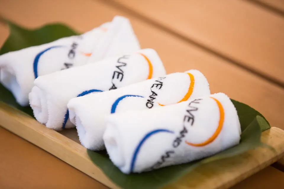 Rolled chilled towels on a tray at Kokomo Botanical Resort.