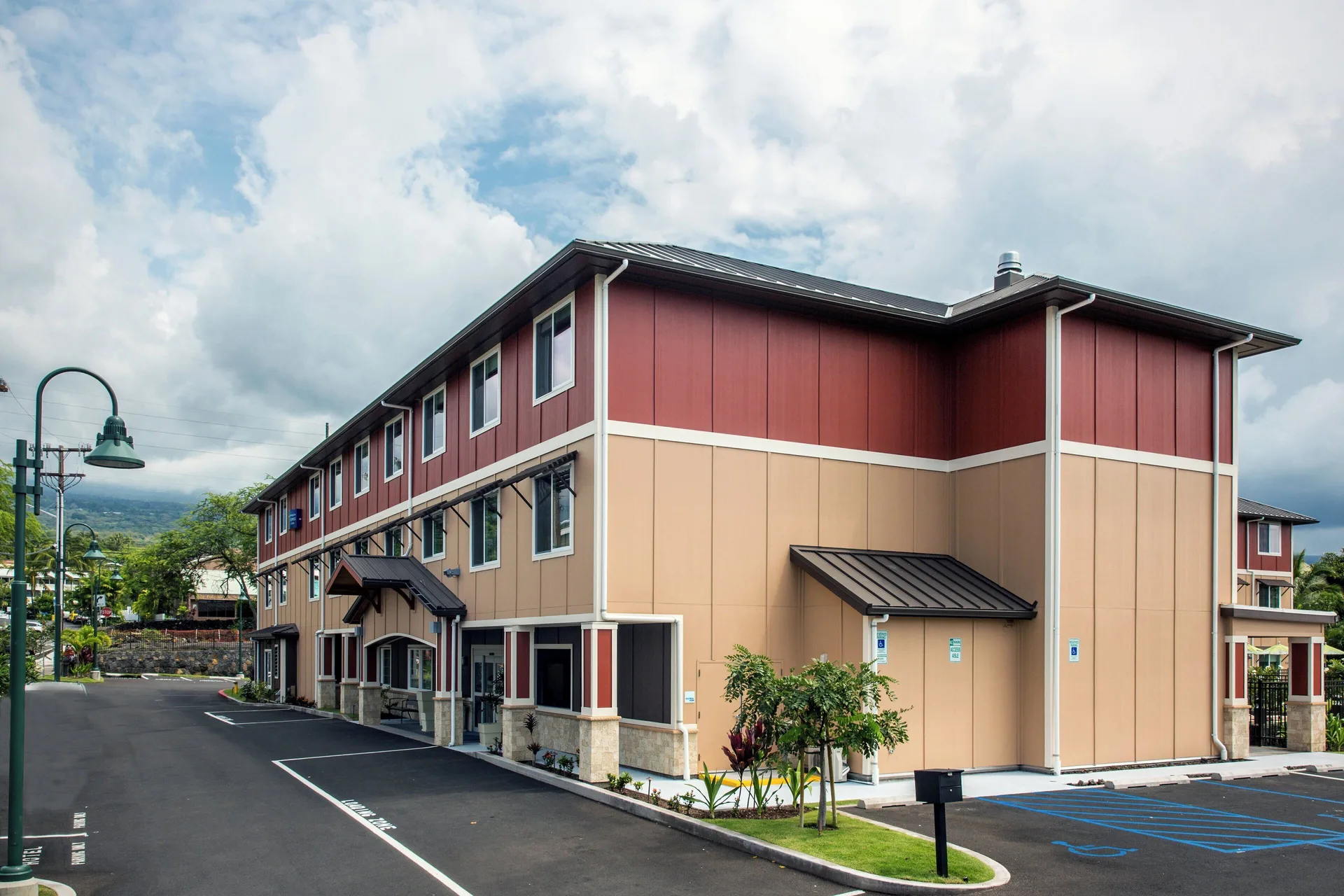Holiday Inn Express Hotel & Suites Kailua-Kona value hotel with breakfast and town access