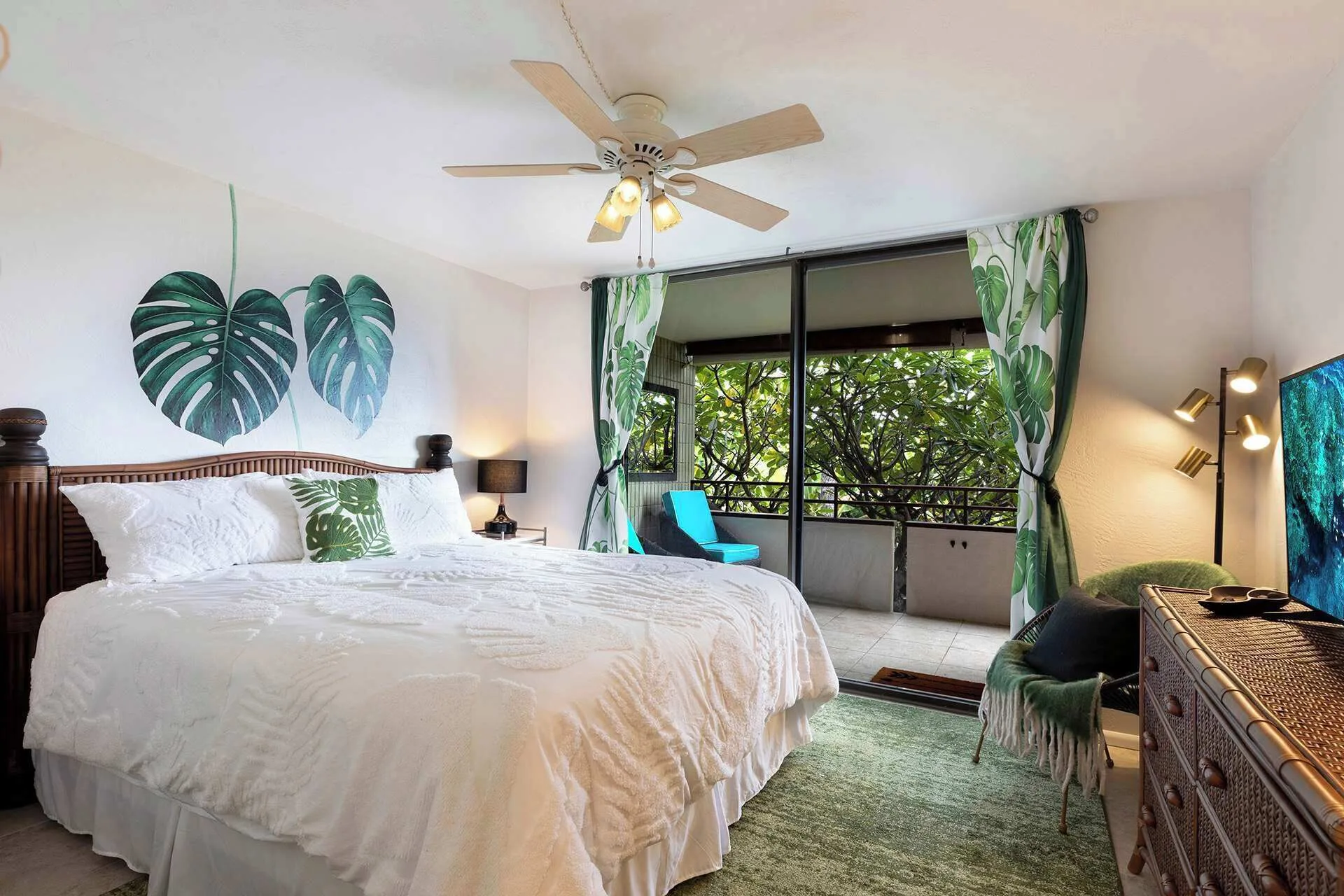 White Sands Village Oceanfront vacation condo with beachside setting and ocean views