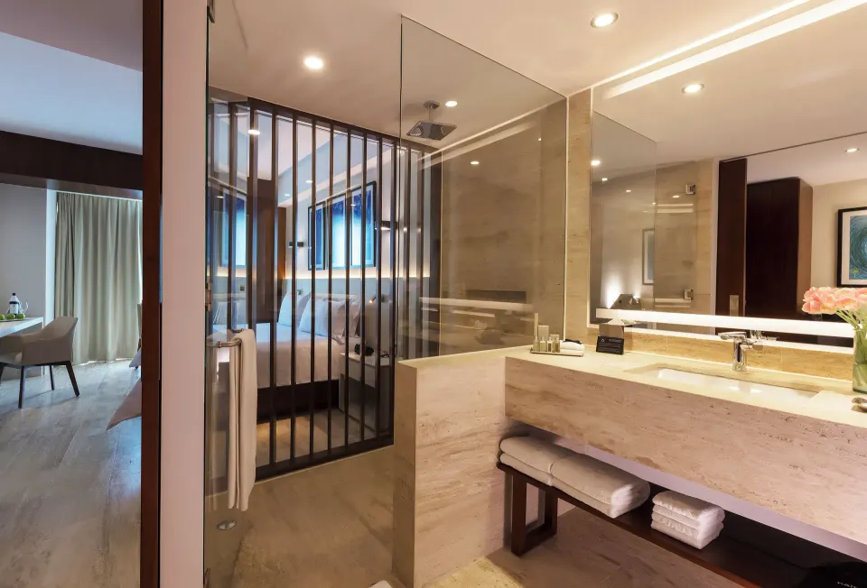 Altitude Suite bathroom and bedroom partition at Krystal Grand Cancun.