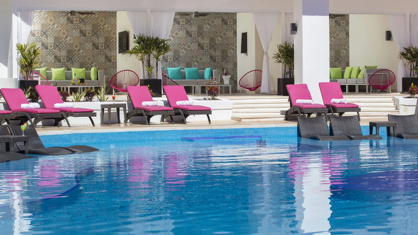 Deluxe Room Ocean Front Official 1