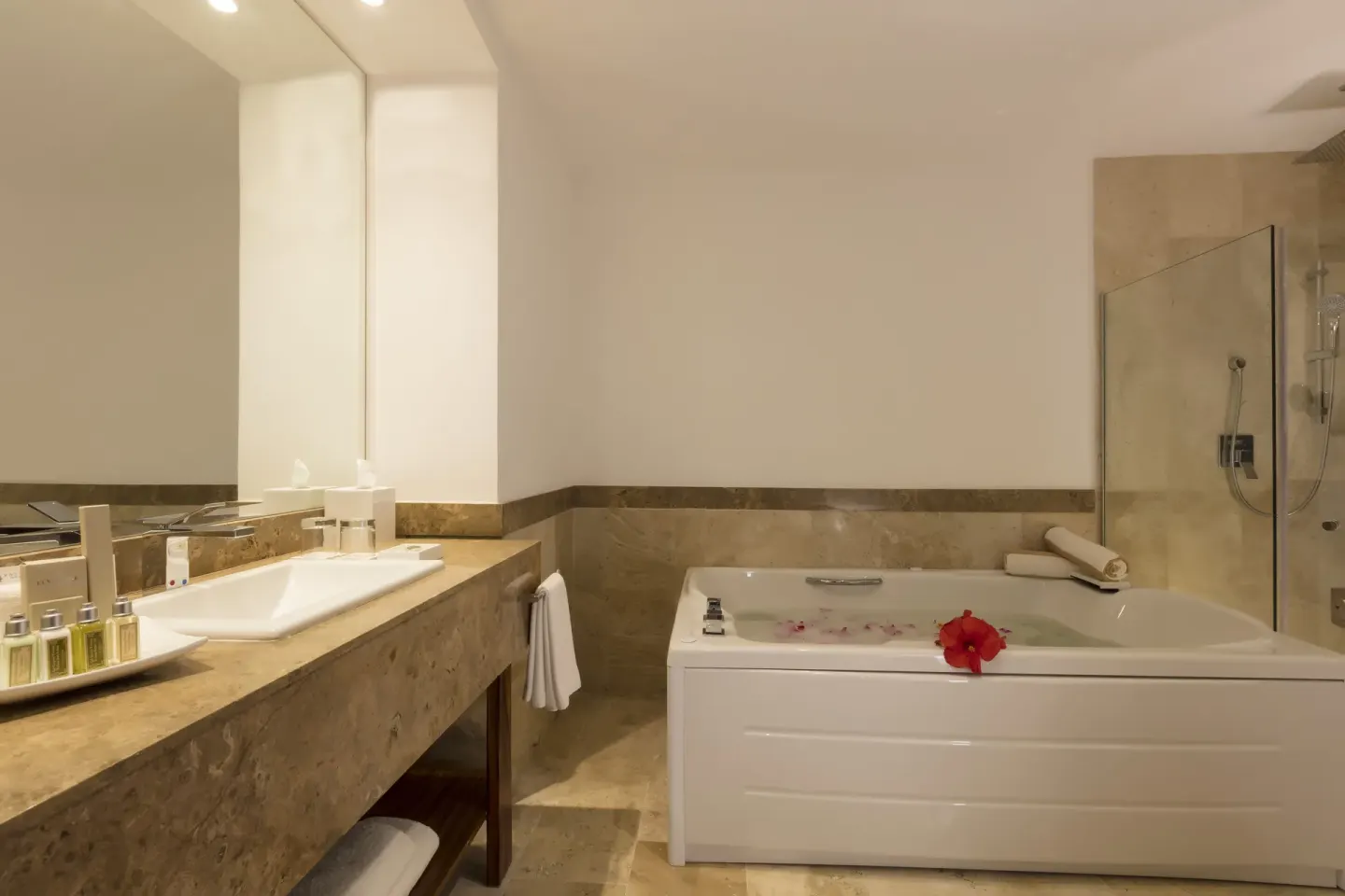 Altitude Governor Suite bathroom with tub and vanity at Krystal Grand Los Cabos.