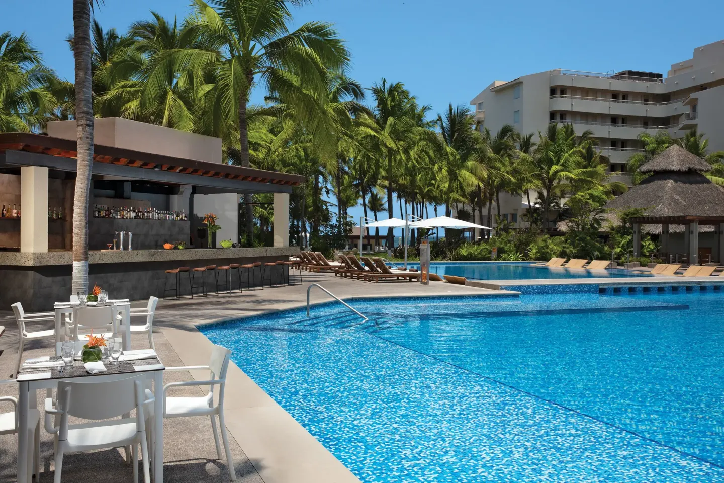 Poolside bar beside the swimming pool at Krystal Grand Nuevo Vallarta.